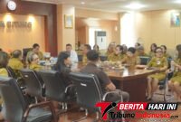 Wali Kota Bitung, Hengky Honandar, S.E, saat memimpin Rapat Pengendalian Inflasi Daerah, (ft. Ferry. Bolung)