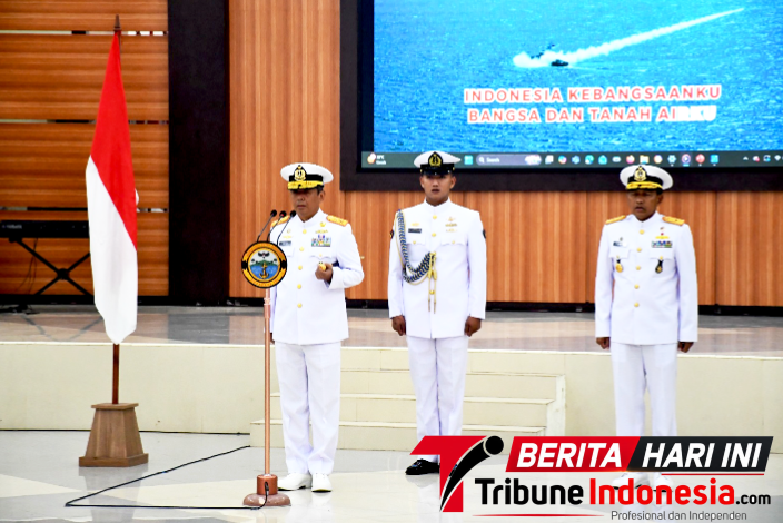 Dankodaeral VIII Laksda TNI Dery Triesananto Suhendi, S.E., M.Tr.Opsla., Saat menerima laporan korps kenaikan pangkat Perwira dan Pegawai Negeri Sipil (PNS) Kodaeral VIII. (Dok. Istimewa)