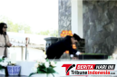 Walikota Bitung, Hengky Honandar, S.E, di dampingi Isteri, Saat Ziarah Kemakam Para Pendahulu. (Dok. Istimewa)