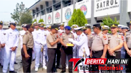 Waka Polres Bitung, Kompol Bartholomeus Junov Dambea, S.H, Saat di sambut Dankal  Tedung Selar VIII -26, Di Markas Satrol Kodaeral VIII Bitung. (ft. Dok. Istimewa)