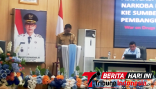 Wali Kota Bitung, Hengky Honandar, S.E, saat membuka Kegiatan Asistensi Relawan Anti Narkoba dalam rangka KIE Sumber daya Pembangunan Desa di kota Bitung. (ft. talia)