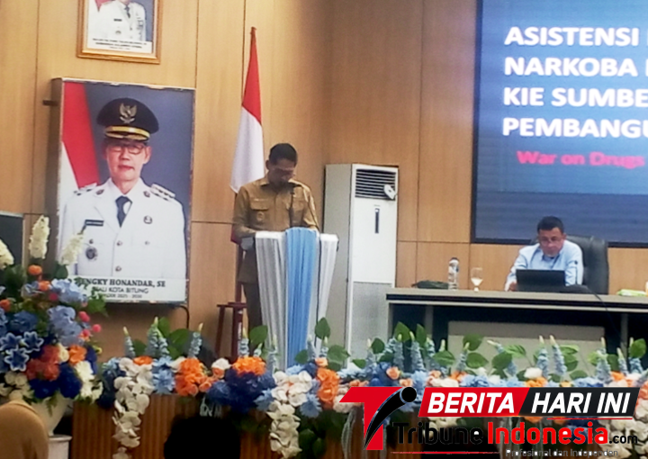 Wali Kota Bitung, Hengky Honandar, S.E, saat membuka Kegiatan Asistensi Relawan Anti Narkoba dalam rangka KIE Sumber daya Pembangunan Desa di kota Bitung. (ft. talia)