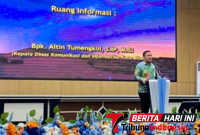 Kadis Kominfo Bitung, Altin Abraham Tumengkol, S.IP., M.Si., Saat Memimpin Ibadah Oikumene. (ft. Dok. Istimewa)