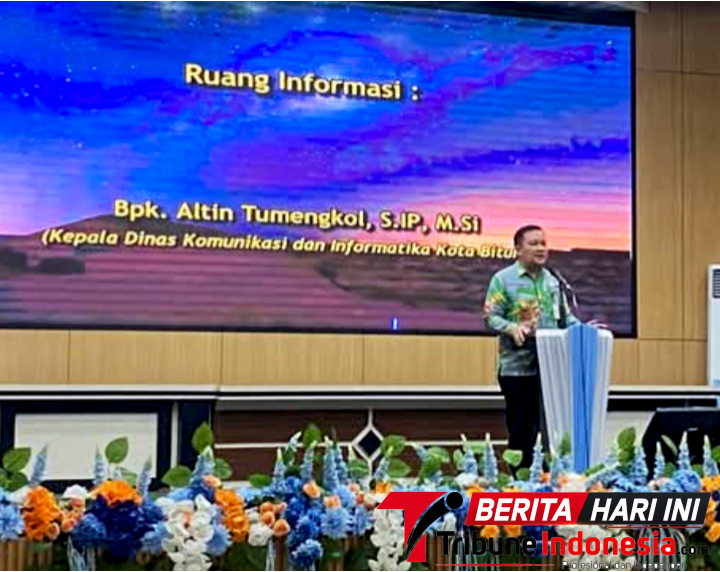 Kadis Kominfo Bitung, Altin Abraham Tumengkol, S.IP., M.Si., Saat Memimpin Ibadah Oikumene. (ft. Dok. Istimewa)