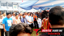 Walikota Bitung, Hengky Honandar S.E, dan Wawali Randito Maringka, S.Sos beserta jajaran Disambut Tarian Perang Kabasaran, Saat Hadir Di Puncak Acara FPSL Lapangan Satrol Kodaeral VIII. (ft. talia)