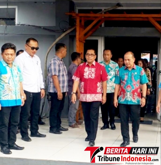 Wadan Kodaeral VIII, Laksma Pertama TNI Tony Herdijanto, S.E., M.Sc. Saat tiba di Markas Satrol Kodaeral VIII Bitung. (ft. talia)