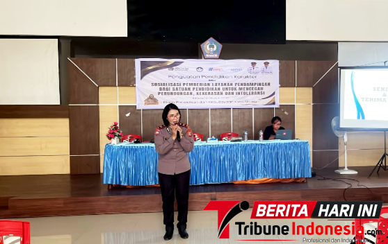 Kasat Binmas IPTU Jeny Makawimbawang saat memberikan edukasi kepada para guru SD se-Kota Bitung. (ft. humas polres bitung)