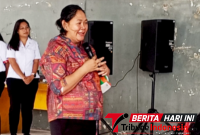 Kanit Pelayanan Perempuan dan Anak (PPA) Satreskrim Polres Bitung, Aipda Yunita Papendang, S.H., saat memberikan paparan kepada para siswa/siswi SMKN-2 Bitung. (ft. talia)