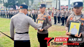 Kapolres Bitung AKBP Arie Sulistyo Nugroho, S.I.K., M.H., Saat memimpin upacara Pemberhentian Tidak Dengan Hormat (PTDH) secara In absentia terhadap dua personel Polres Bitung. (ft. Humas Polres Bitung)