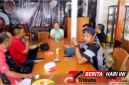 Ketua DPD ABPEDNAS Sulawesi Utara yang juga Anggota DPD RI Ir. Stevanus B.A.N. Liow, Saat bersama para jurnalis. (ft. talia)