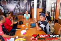 Ketua DPD ABPEDNAS Sulawesi Utara yang juga Anggota DPD RI Ir. Stevanus B.A.N. Liow, Saat bersama para jurnalis. (ft. talia)