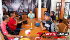 Ketua DPD ABPEDNAS Sulawesi Utara yang juga Anggota DPD RI Ir. Stevanus B.A.N. Liow, Saat bersama para jurnalis. (ft. talia)