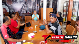 Ketua DPD ABPEDNAS Sulawesi Utara yang juga Anggota DPD RI Ir. Stevanus B.A.N. Liow, Saat bersama para jurnalis. (ft. talia)