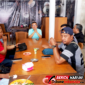 Ketua DPD ABPEDNAS Sulawesi Utara yang juga Anggota DPD RI Ir. Stevanus B.A.N. Liow, Saat bersama para jurnalis. (ft. talia)