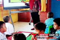 Aktifitas belajar mengajar di SD Cendekia Girian Bawah. (ft. talia)