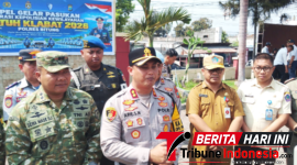 Asisten I Bidang Pemerintahan dan Kesejahteraan Rakyat Setda Bitung, Forsman FT Dandel, S.Sos., MAP mendamping Kapolres Bitung, Arie Sulistyo Nugroho, S.I.K., S.H., M.H., bersama Dandim 1310/Bitung, Letkol Inf. I Dewa Made Dharmawan Juniarta. (ft. talia)
‎