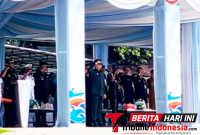 Walikota Bitung, Hengky Honandar S.E, saat memimpin Upacara Bendera Peringatan Hari Sumpah Pemuda Ke-98 (ft. talia)