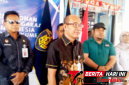 Kepala Kantor Kementerian  Hukum Sulawesi Utara, Alex Cosmas Pinem, S.H., M.Si., Saat memberikan keterangan pers di kegiatan Verifikasi Faktual Kewarganegaraan Warga Keturunan Filipina di Bitung. (ft. talia)