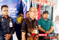 Kepala Kantor Kementerian  Hukum Sulawesi Utara, Alex Cosmas Pinem, S.H., M.Si., Saat memberikan keterangan pers di kegiatan Verifikasi Faktual Kewarganegaraan Warga Keturunan Filipina di Bitung. (ft. talia)
