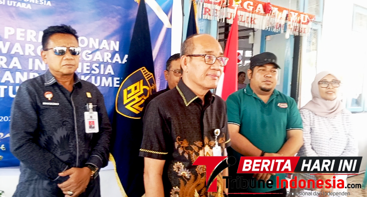 Kepala Kantor Kementerian  Hukum Sulawesi Utara, Alex Cosmas Pinem, S.H., M.Si., Saat memberikan keterangan pers di kegiatan Verifikasi Faktual Kewarganegaraan Warga Keturunan Filipina di Bitung. (ft. talia)